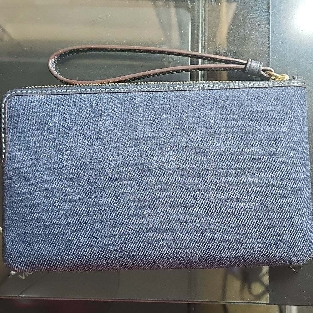 Coach wristlet - Picture 2 of 4
